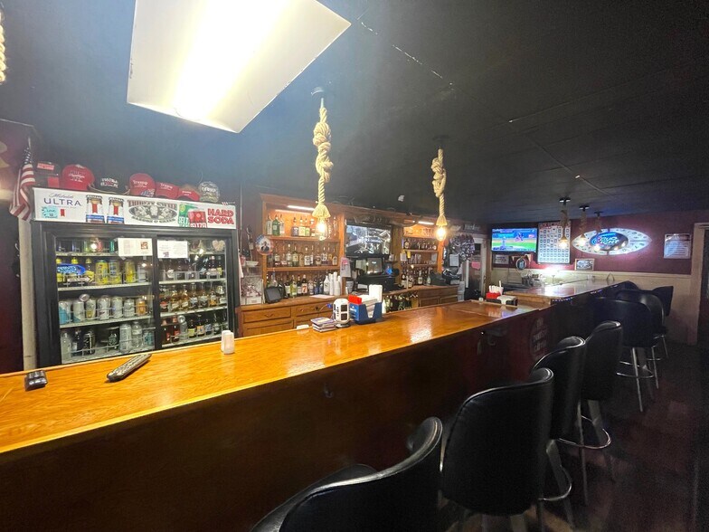 More Photos Of 2521 Waynesburg Dr SE, Canton General Retail For Sale