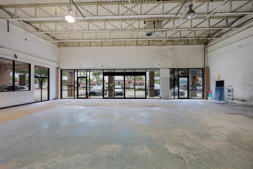 More Photos Of 3039 Old Denton Rd, Carrollton Restaurant For Lease