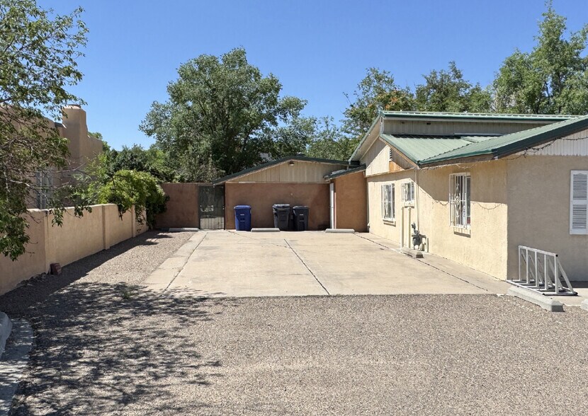 More Photos Of 700 Montano Rd NW, Albuquerque Freestanding For Sale