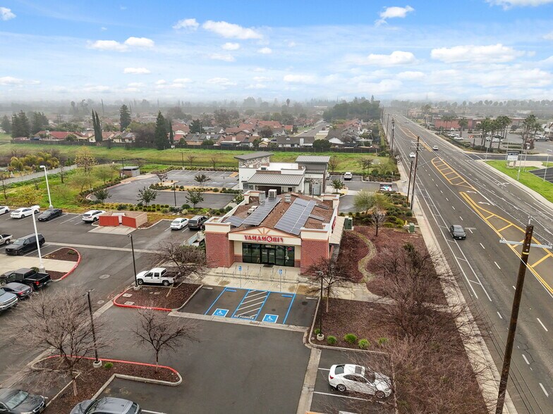 More Photos Of 1377 W El Monte Way, Dinuba Restaurant For Lease