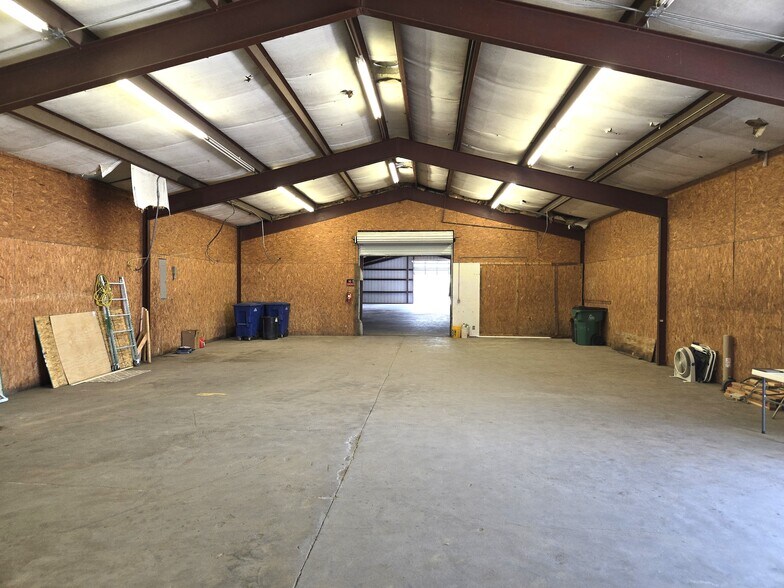 More Photos Of 1209 Bessemer Ave, Llano Light Distribution For Sale