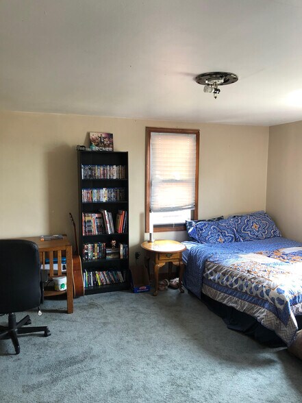 More Photos Of 2021 Mt Troy Rd, Pittsburgh Bar For Sale