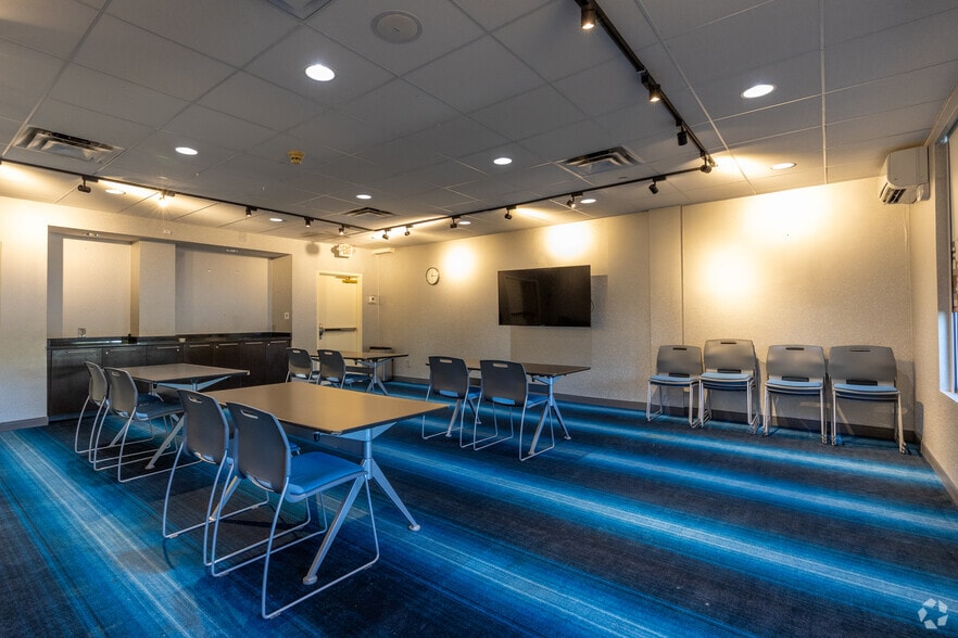 More Photos Of 217 Lanneau Ct, Columbia Hotel For Sale