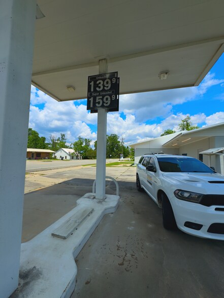 More Photos Of 3851 Harrington st, Oak Park Light Distribution For Sale