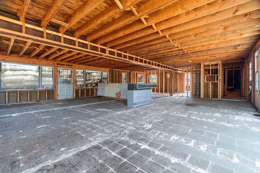 More Photos Of 261-263 Post Rd, Westerly Freestanding For Sale