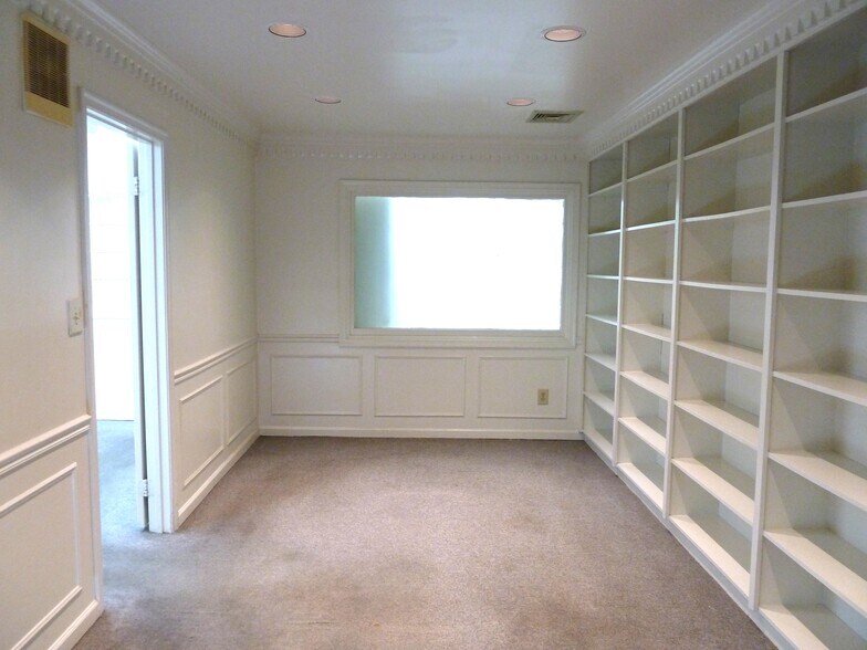 More Photos Of 1682 E Gude Dr, Rockville Office For Sale