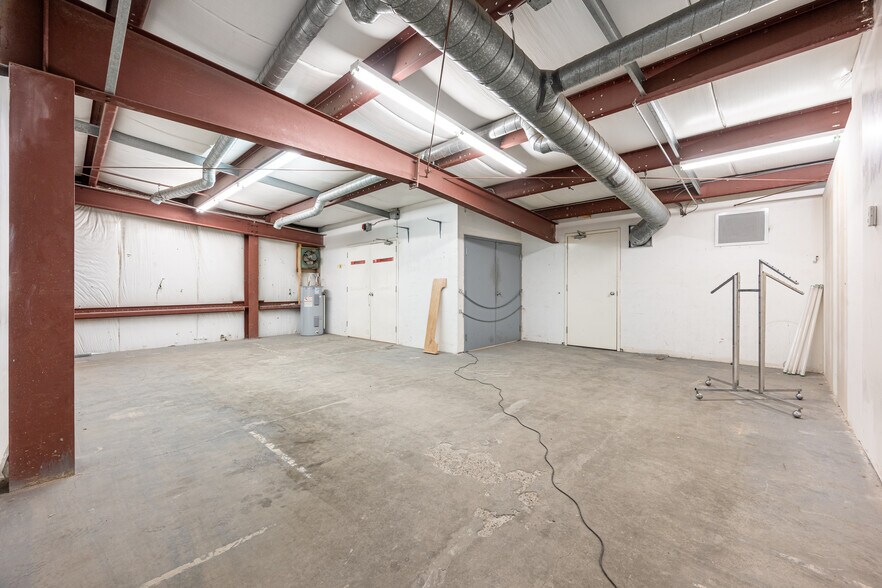 More Photos Of 5402 44 St, Lloydminster Freestanding For Sale