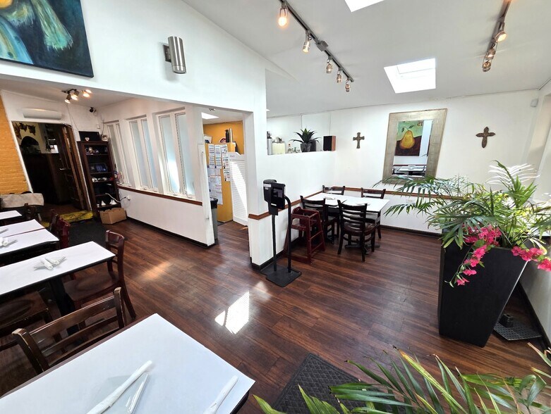 More Photos Of 2914 N Clark St, Chicago Apartments For Lease