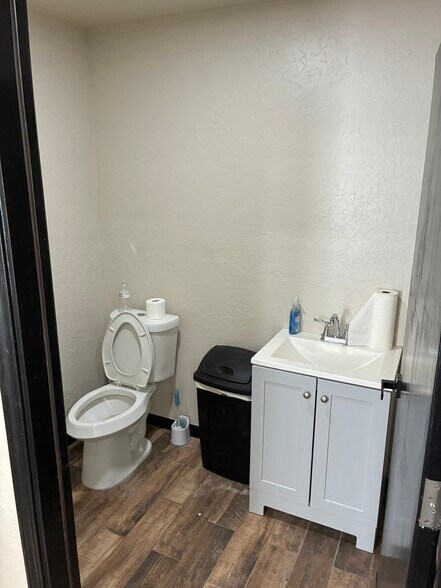 More Photos Of 11671 Maui Ln, Edmond Industrial For Lease