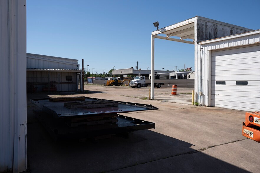 More Photos Of 4925 Avenue H, Rosenberg Warehouse For Lease