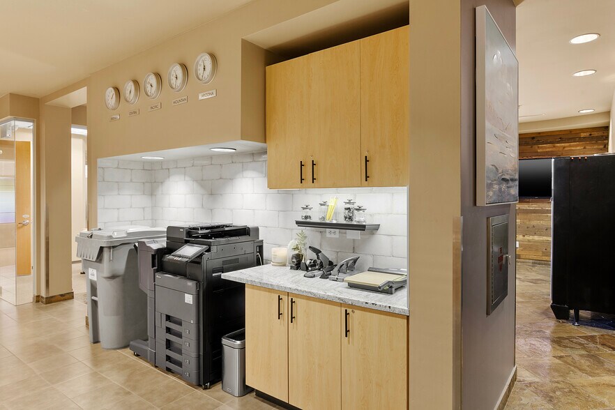 More Photos Of 9375 E Shea Blvd, Scottsdale Coworking Space