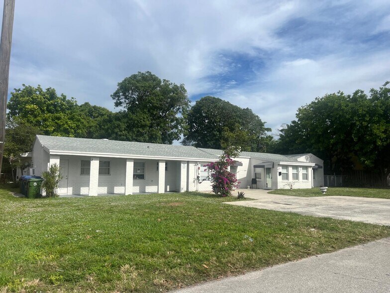 Primary Photo Of 545 Ne 23rd St, Wilton Manors Rehabilitation Center For Lease