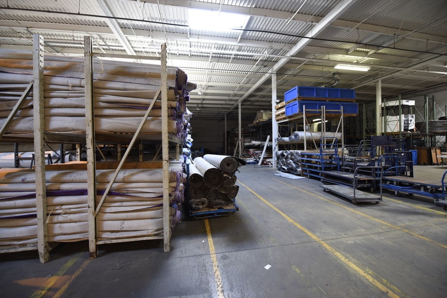 More Photos Of 122 Mill Rd, Oaks Warehouse For Lease