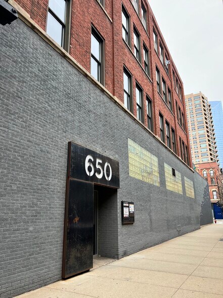 More Photos Of 650 W Lake St, Chicago Loft Creative Space For Lease