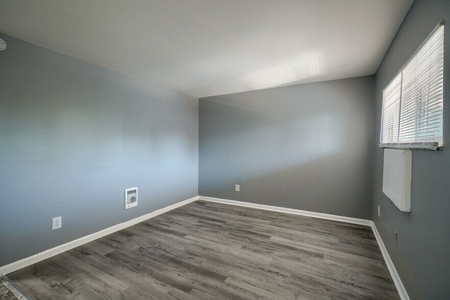More Photos Of 2958 Sullivant Ave, Columbus Apartments For Sale