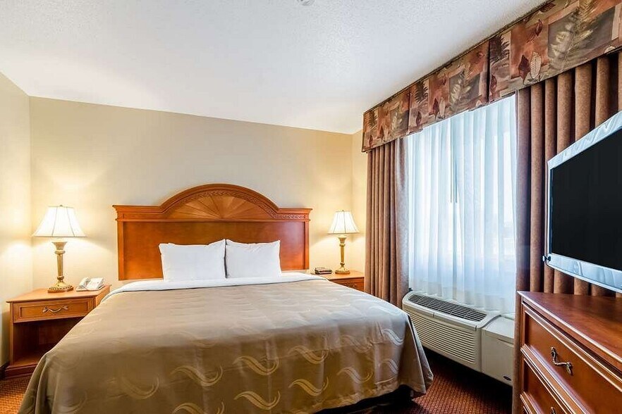 More Photos Of 1420 W 3rd St, Alliance Hotel For Sale