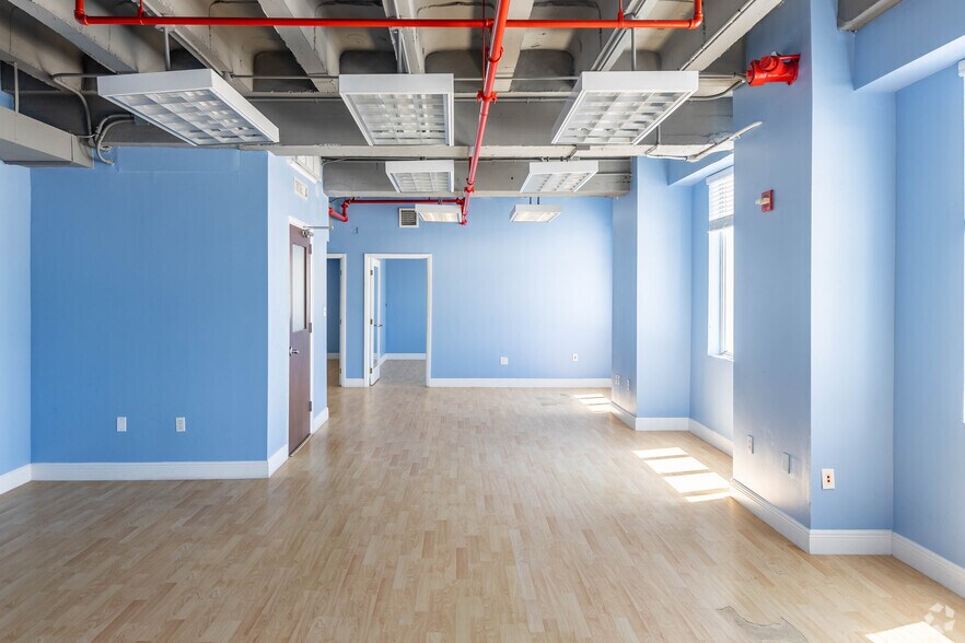 More Photos Of 420 Lincoln Rd, Miami Beach Loft Creative Space For Lease