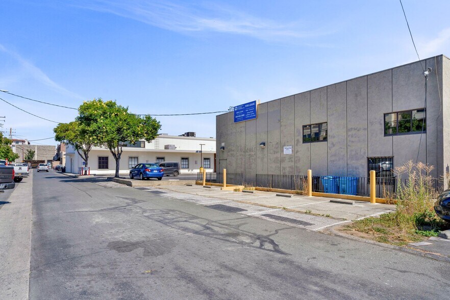 More Photos Of 780 Laurel St, San Carlos Bank For Lease