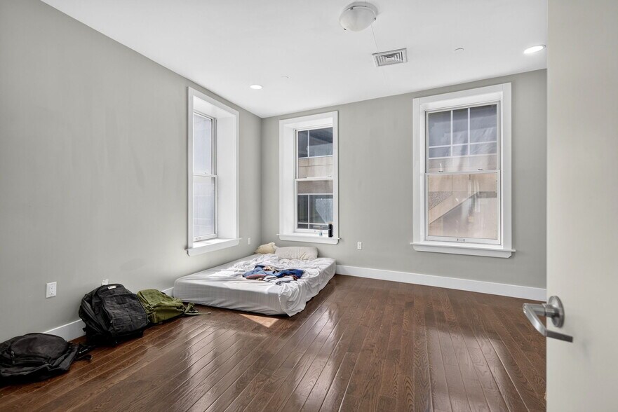 More Photos Of 83 Beaver St, Albany Apartments For Sale