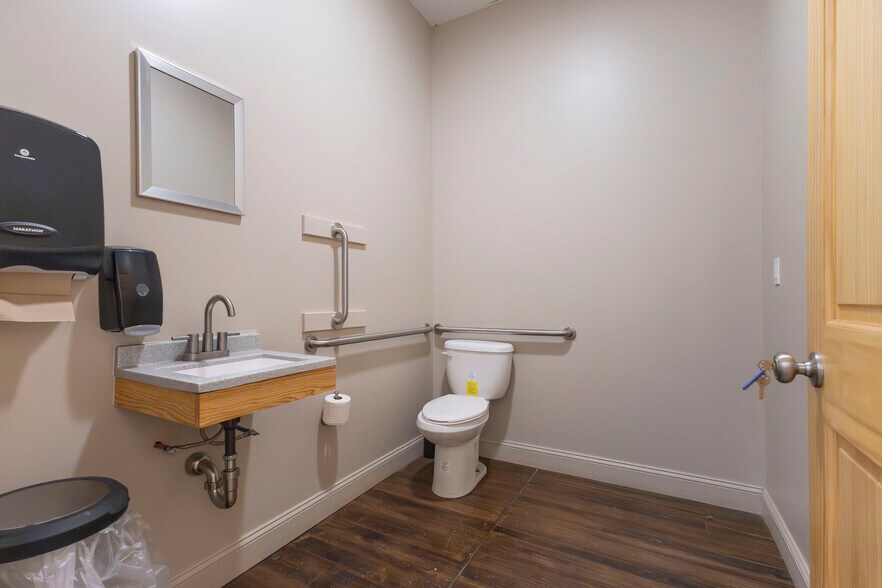 More Photos Of 535 W Reed St, Moberly General Retail For Sale