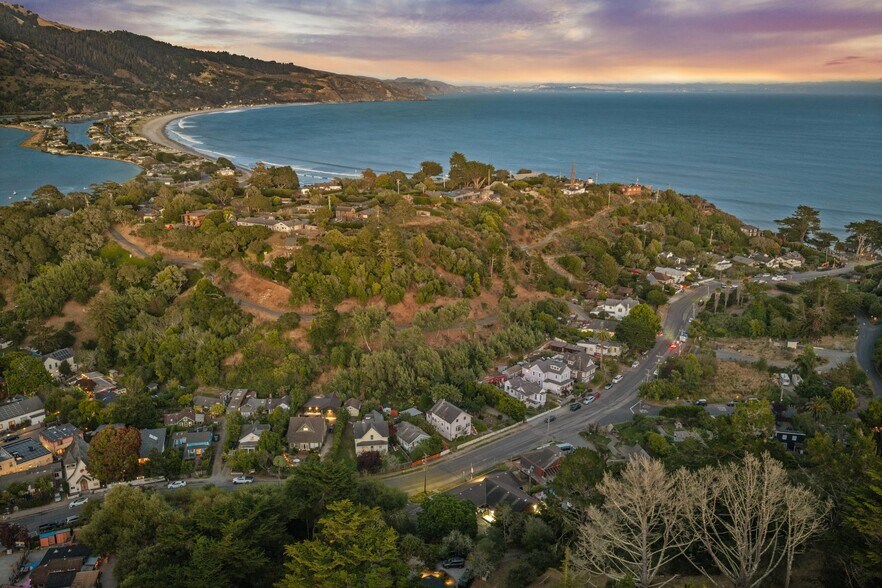 More Photos Of 16-22 Brighton Avenue, Bolinas General Retail For Sale
