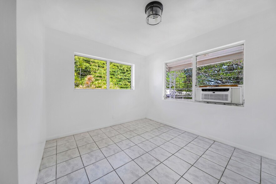 More Photos Of 1943-1947 Buchanan St, Hollywood Apartments For Sale