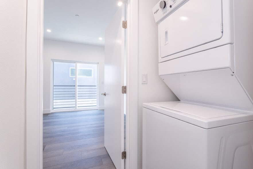 More Photos Of 1032-1038 N Oxford Ave, Los Angeles Apartments For Sale