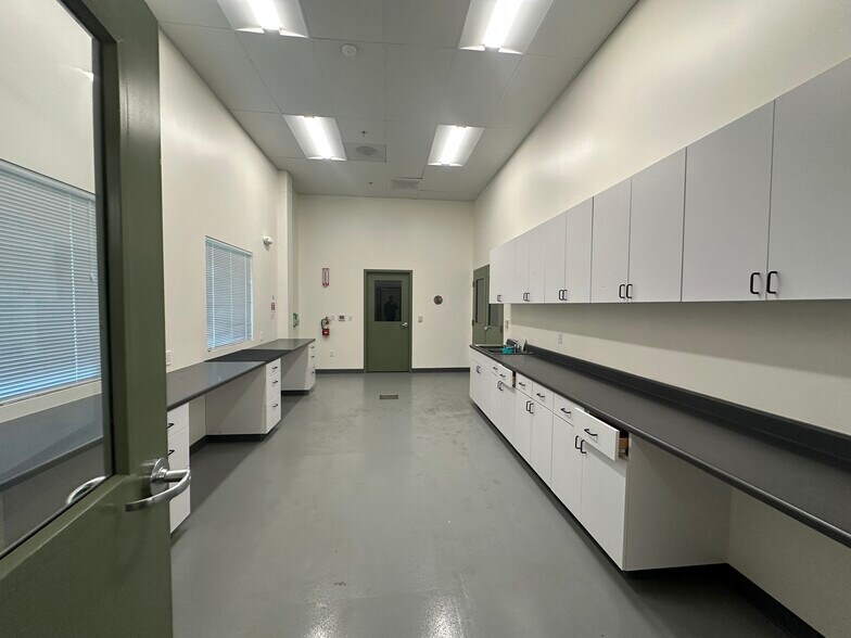 More Photos Of 2049 W Steele Ln, Santa Rosa Warehouse For Sale