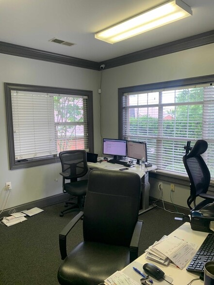 More Photos Of 417-429 Creekstone Rdg, Woodstock Office For Sale