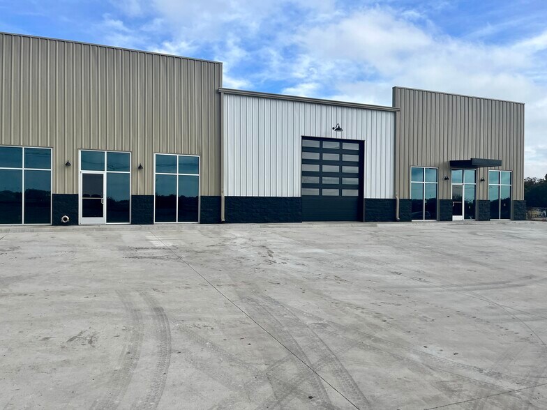 More Photos Of 9909 E Bankhead Hwy, Aledo Warehouse For Sale