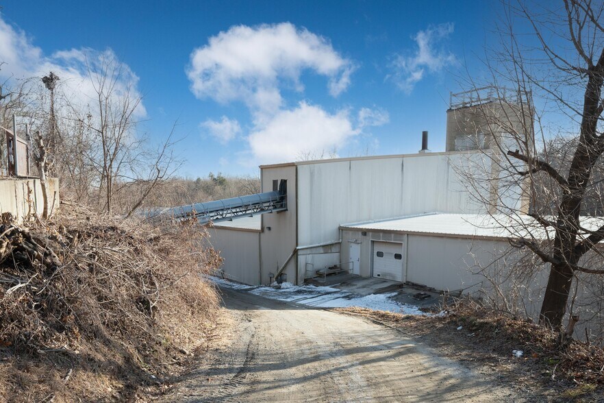 More Photos Of 41 Padanaram Rd, Danbury Manufacturing For Sale