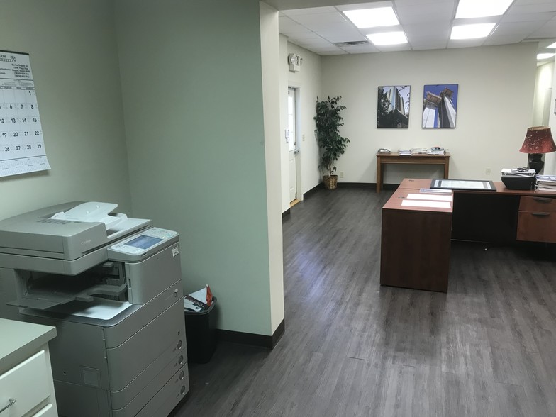 More Photos Of 876 Montreal Rd, Clarkston Warehouse For Lease