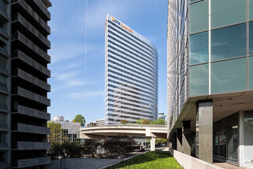 More Photos Of 1100 Wilson Blvd, Arlington Office For Lease