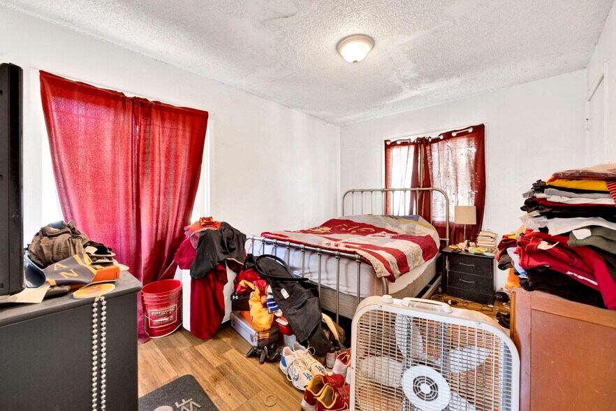 More Photos Of 1166 W 39th Pl, Los Angeles Apartments For Sale