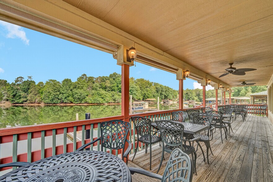 More Photos Of 1041 Harbour Inn Ln, Moneta Restaurant For Sale