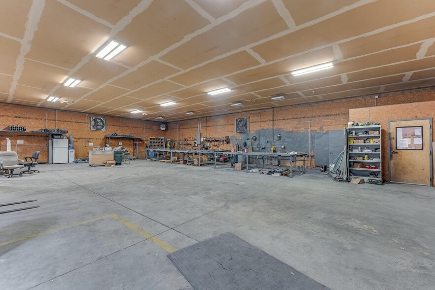 More Photos Of 2101 S ARKOLA Dr, Springdale Warehouse For Sale