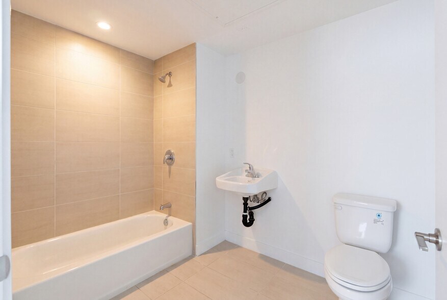 More Photos Of 1009 E 29th St, Los Angeles Apartments For Sale