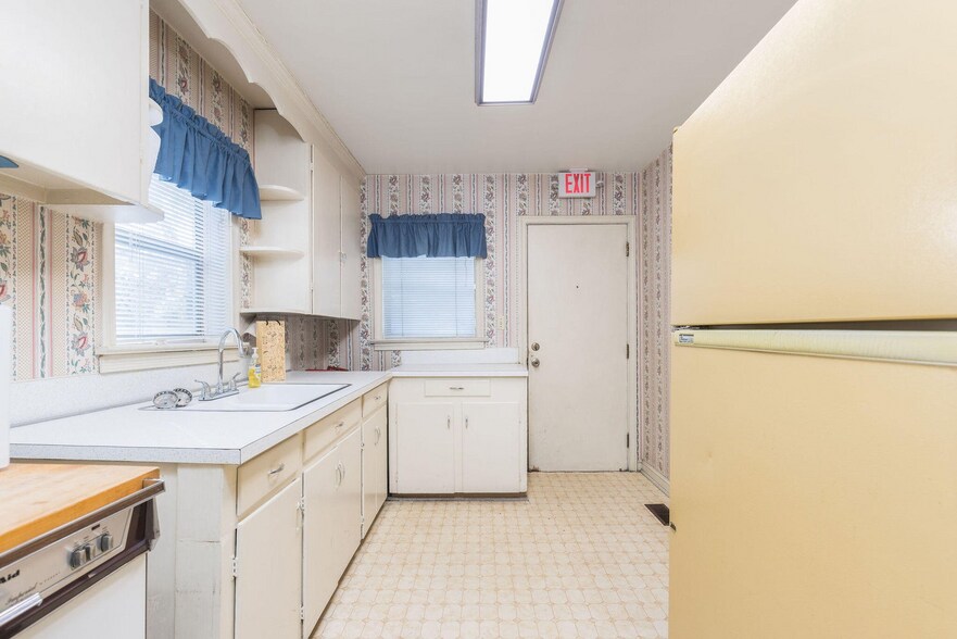 More Photos Of 1721 Ashley River Rd, Charleston Office Residential For Sale