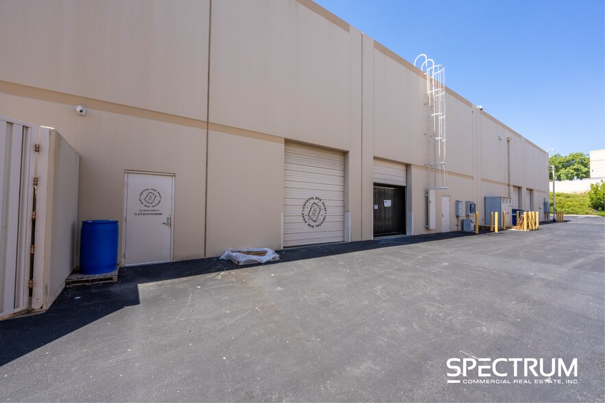 More Photos Of 15823 W Monte St, Sylmar Distribution For Lease