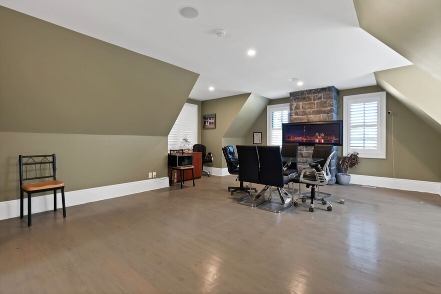 More Photos Of 780 Garden St, Whitby Office Residential For Sale