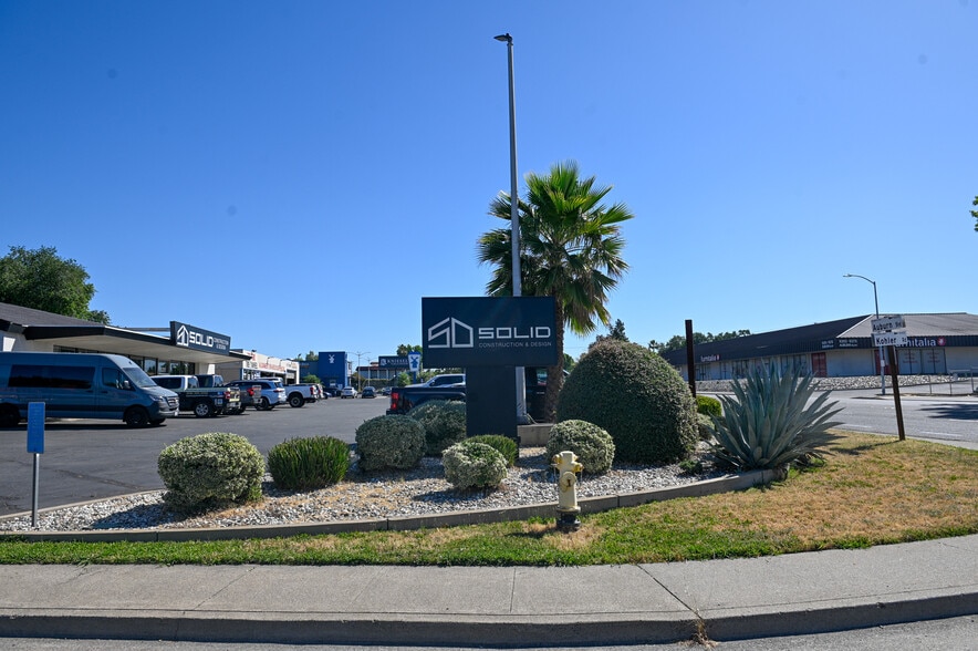 More Photos Of 5201 Auburn Blvd, Sacramento Freestanding For Sale