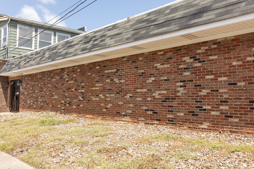 More Photos Of 1007 Smith St, Milton General Retail For Sale