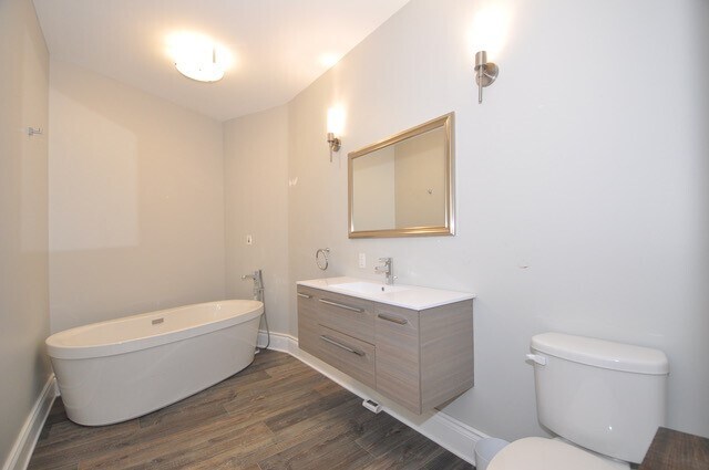 More Photos Of 172 King St, London Storefront Retail Residential For Sale