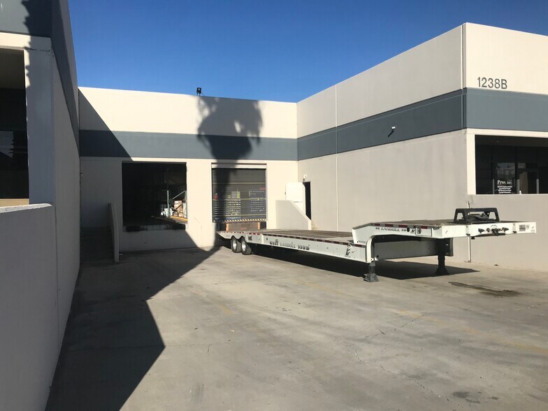 More Photos Of 1238 Simpson Way, Escondido Warehouse For Lease