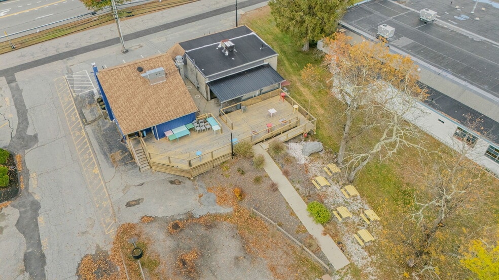 More Photos Of 17 S Main St, Brooklyn Freestanding For Sale