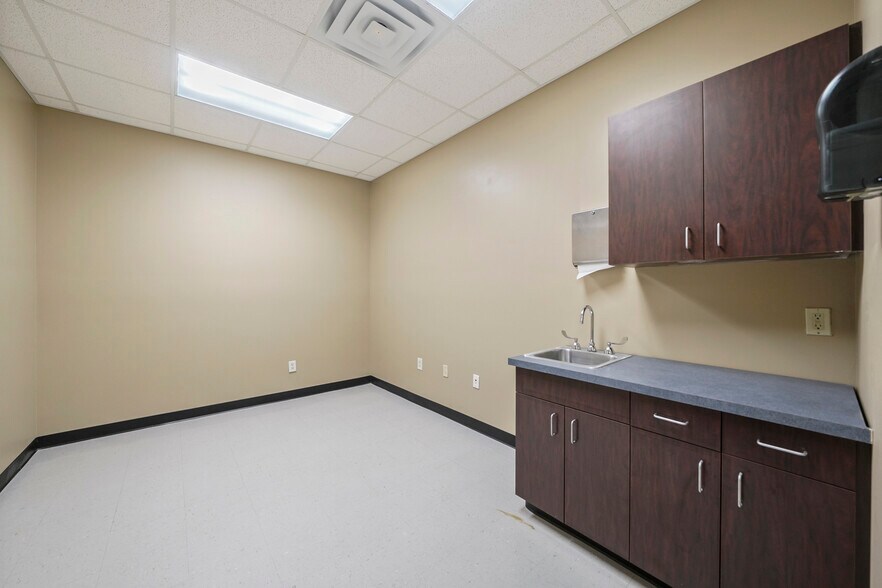 More Photos Of 3115 College Park Dr, Conroe Medical For Lease