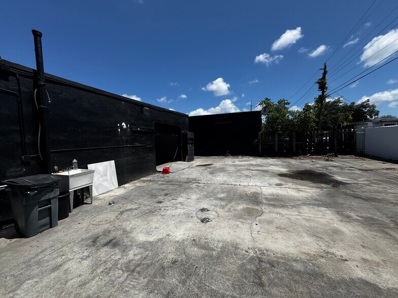 More Photos Of 5612 Dewey St, Hollywood Light Manufacturing For Lease