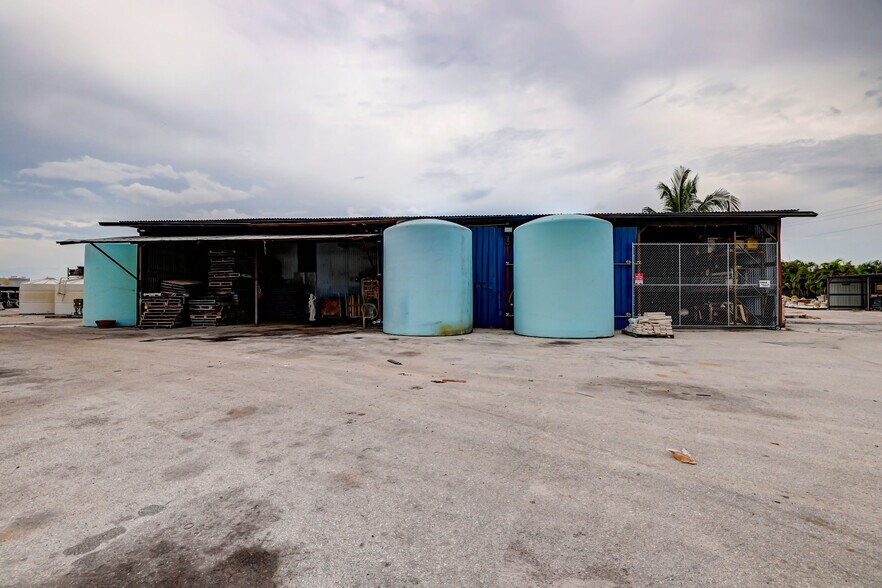 More Photos Of 17250 SW Railroad Ave, Indiantown Manufacturing For Sale