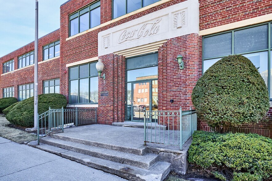More Photos Of 333 Shrewsbury St, Worcester Warehouse For Lease