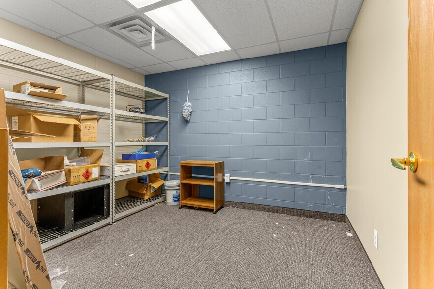 More Photos Of 35640 W Michigan Ave, Wayne Medical For Lease